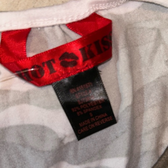 Hot kiss brand camo tight tee - Picture 2 of 2